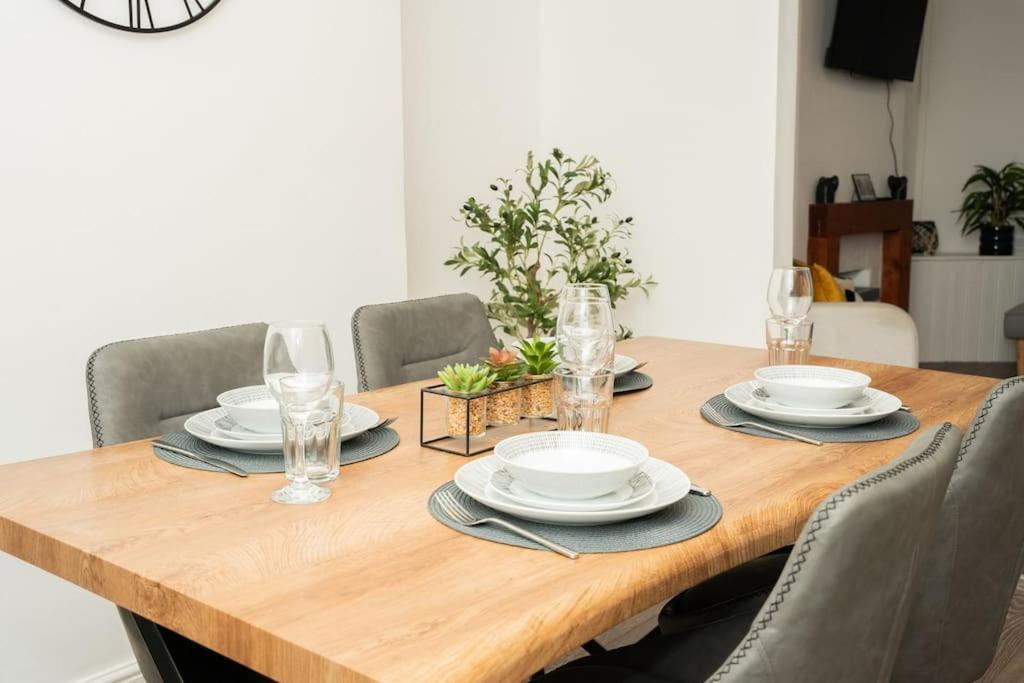 Stylish Home In York - Free Wifi & Parking - Close To Racecourse & City Centre المظهر الخارجي الصورة