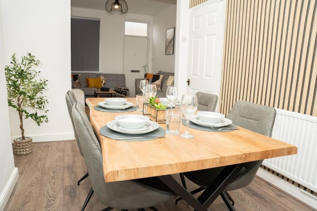 Stylish Home In York - Free Wifi & Parking - Close To Racecourse & City Centre المظهر الخارجي الصورة