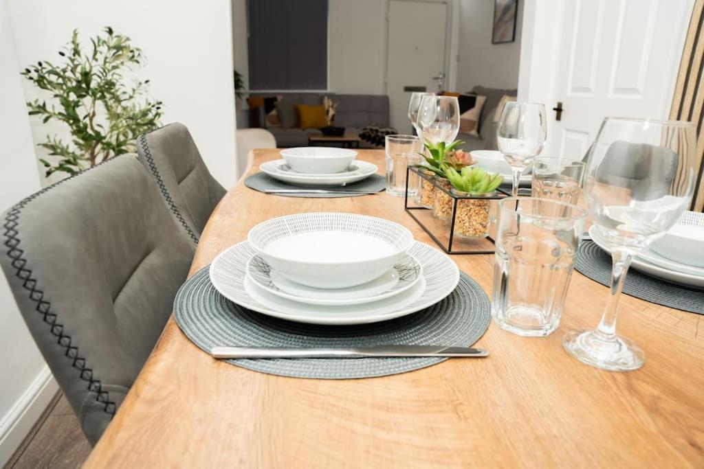Stylish Home In York - Free Wifi & Parking - Close To Racecourse & City Centre المظهر الخارجي الصورة